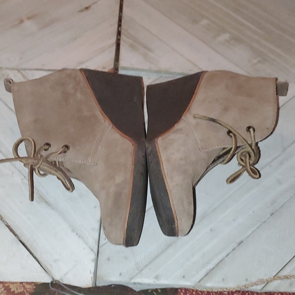 Sperry Shoes - Sperry Size 9 Tan Suede Wedge Booties